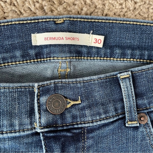 Levi's Classic Bermuda Women's Shorts Dark Wash Denim long shorts jorts sz 30 - Picture 12 of 16
